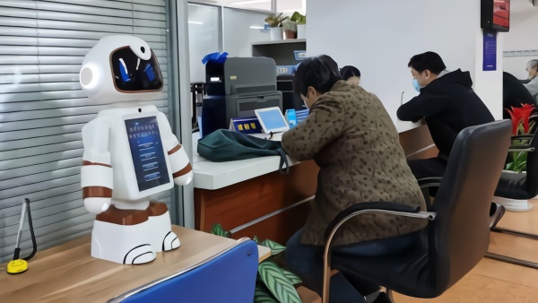 机器人“入职”社区，让社会法律咨询更便捷